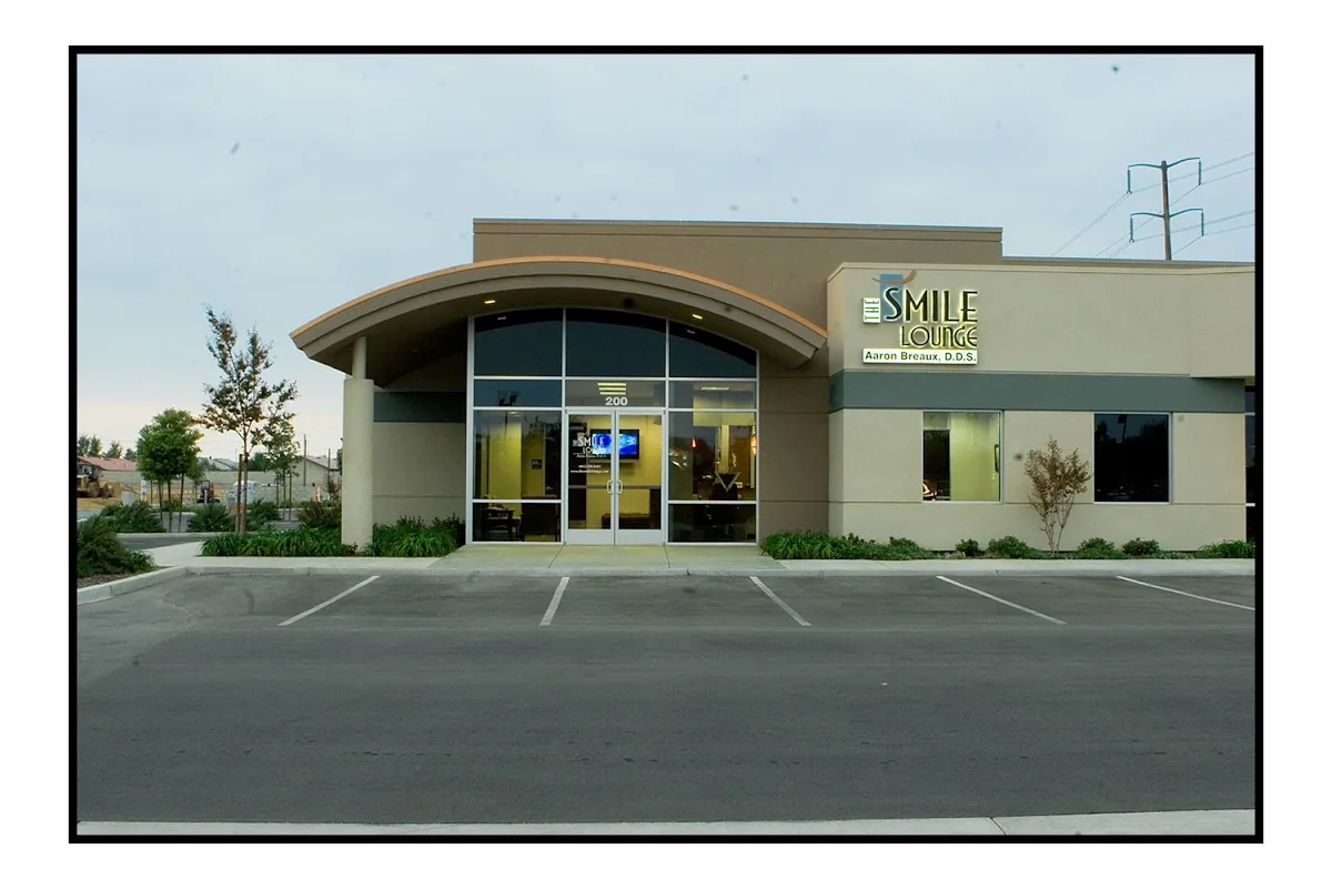 The Smile Lounge Bakersfield