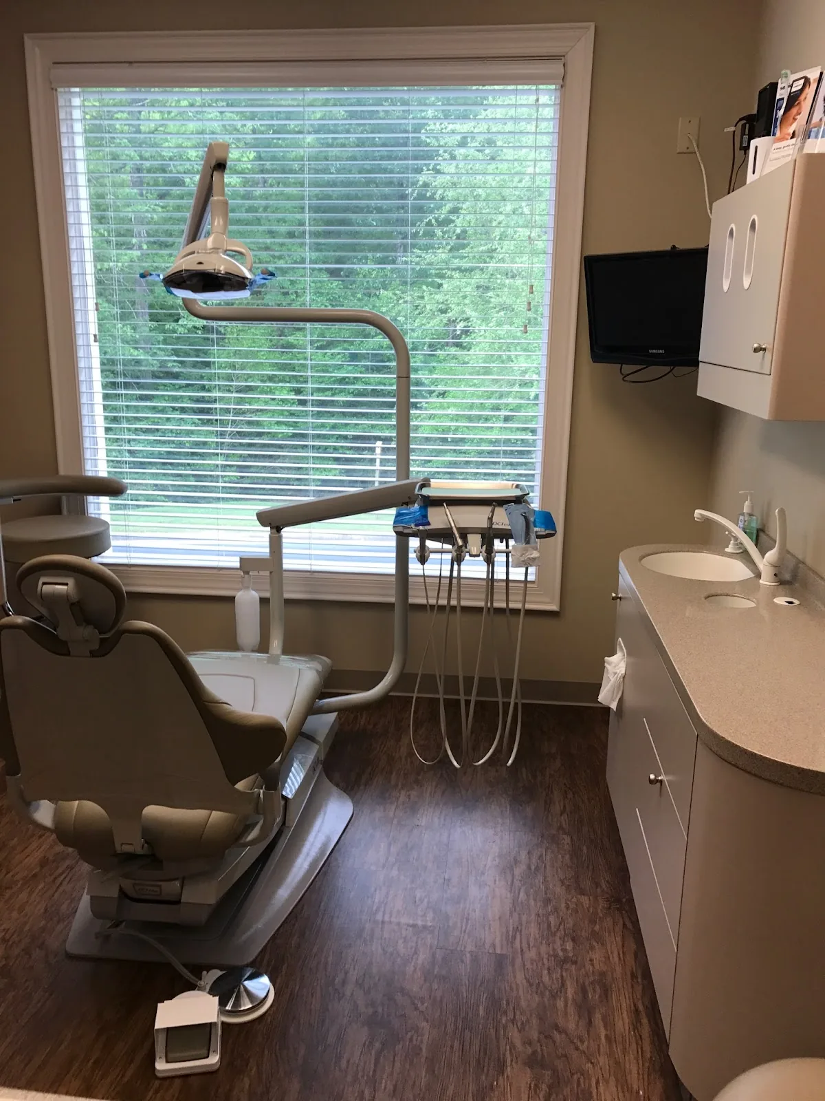 Hall Comprehensive Dentistry photo 3