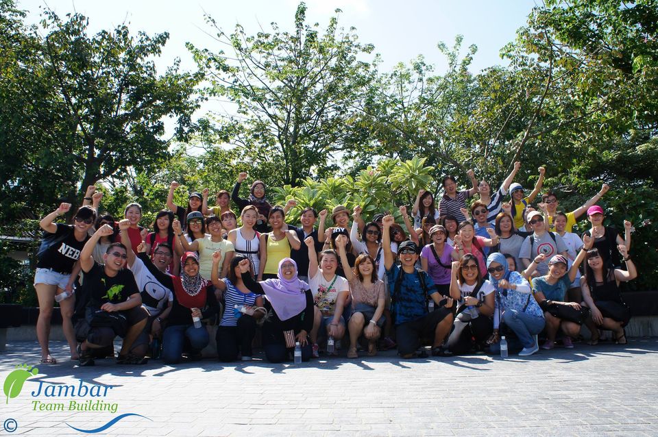 de Pacific Dental Group (A.M.K.) Pte Ltd