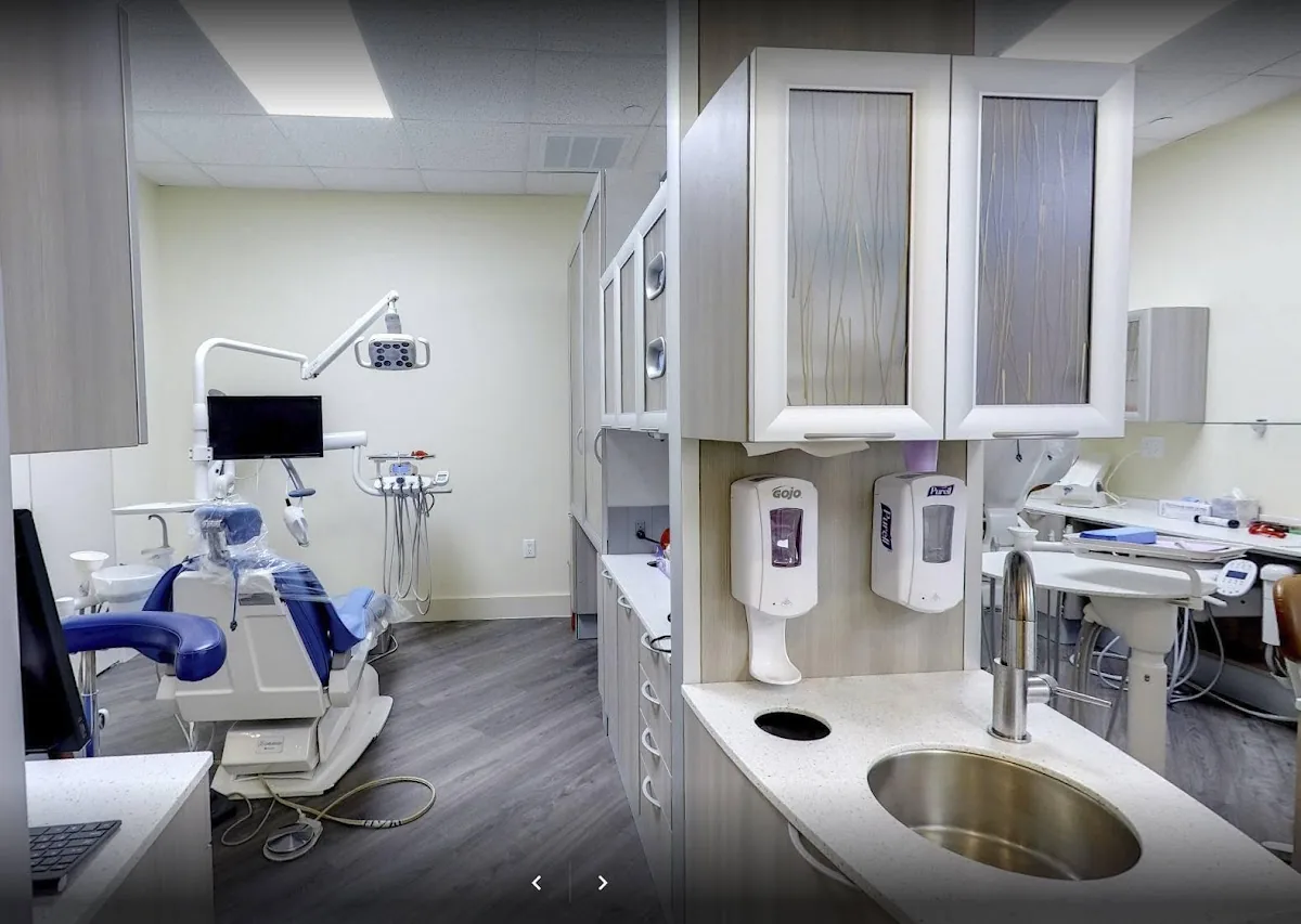 LuxDen Dental Center photo 3