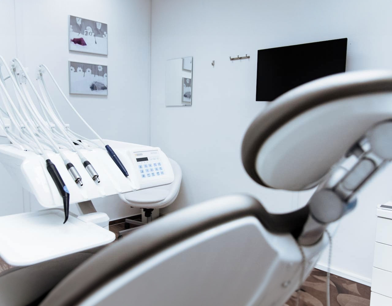 Dr L Tandon - The Dental Touch