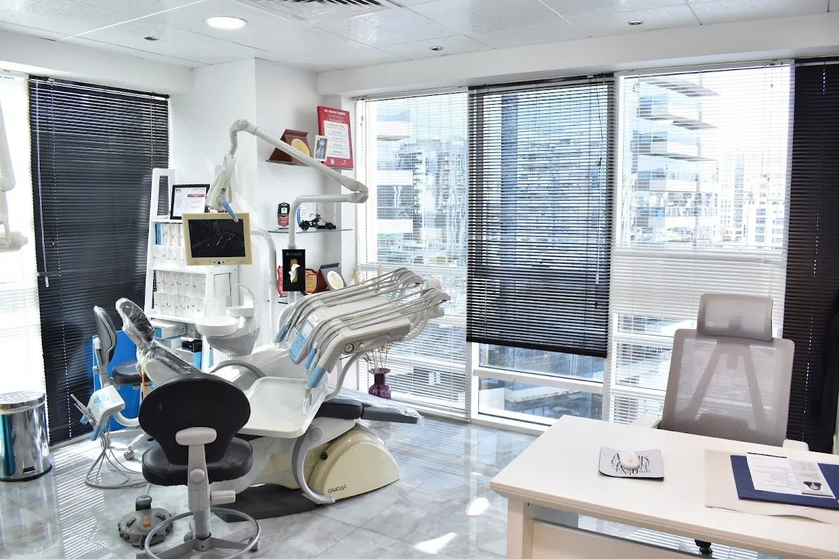 Crossroads Dental Clinic- Best Dental Clinic in Dubai Deira, Dentist near me Veneers, Rct, Invisalign Clear Aligner photo 5